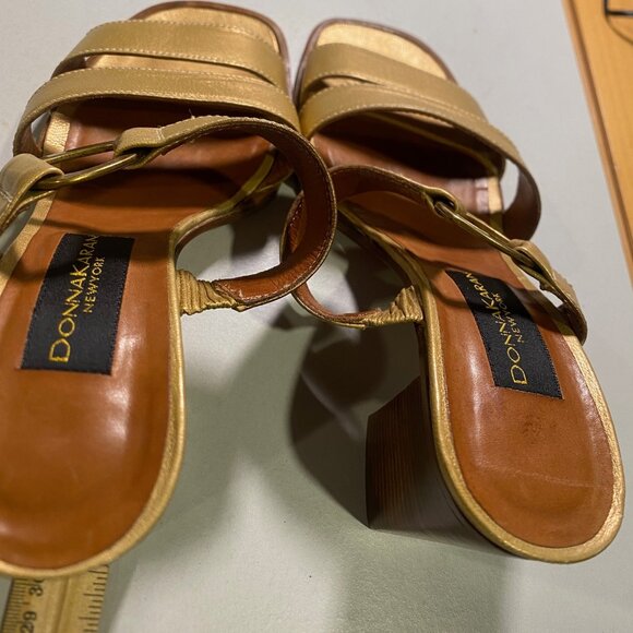 Donna Karan - Size 8.5M -  Women's leather band sandal block heel in gold, Italy - Picture 10 of 11